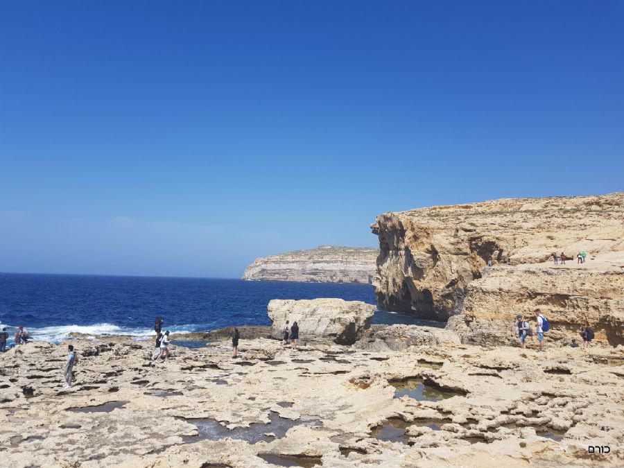 החלון הכחול (או העדרו כי הוא קרס לים)